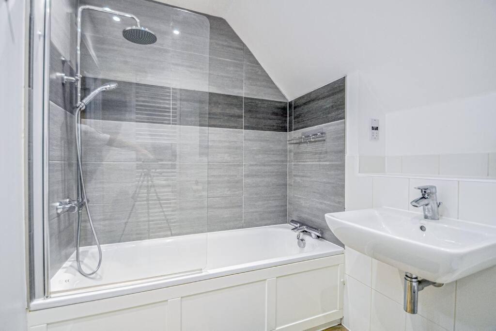 Entire House Sleeps 8 Near The River Thames Maidenhead Kültér fotó